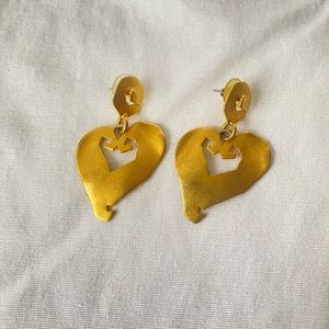 Super cute vintage heart drop earrings! Great for Valentine’s Day!